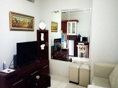 Sewa Apartemen Cosmo Mansion 1 Bedroom Lantai Sedang Furnished