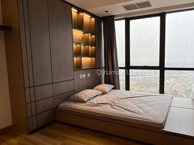 Apartemen The Smith Baru Semi Furnish High Floor City View murah