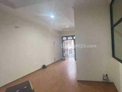 Dhyana Rumah Jelambar Uk 6x20m Bagus di Komplek Kavling Polri