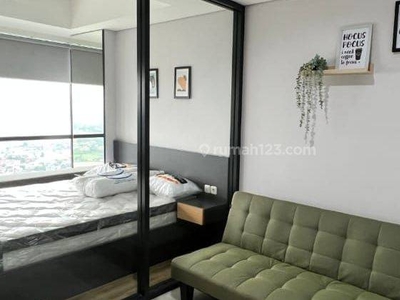 Disewakan Apartemen The Smith Full Furnished Baru