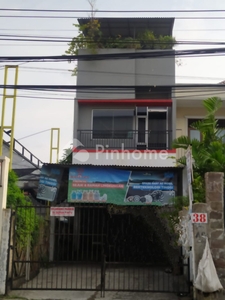 Disewakan Ruko Lokasi Strategi di Jl. Utan Kayu Raya | Pinhome