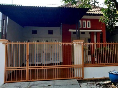 Disewakan Rumah Asri dijalan Titan Asri Sulfat Kota Malang