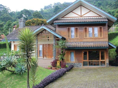 Villa Exclusive Dan Nyaman di Puncak Santika