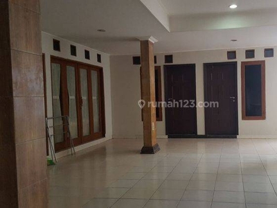 Disewakan/Dijual Rumah Di Gunung Batu - 2 Lantai Siap Huni