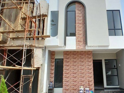 Rumah baru di cluster Singgasana Pradana