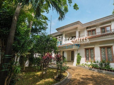 Rumah besar disewakan di area Kuningan