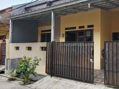 Rumah Disewa di Pejuang Jaya Bekasi h0411