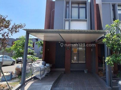 Rumah Hoek Full Furnish dengan eletronik, TV, Ac, Kulkas di Freja House 2 Lantai Bagus