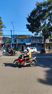 bangunan cocok untuk usaha main road surapati