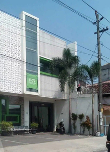 Dijual murah hotel di pusat kota Jogja pinggir jalan utama