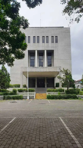 Gedung Ex bank di Jalan Raya Otista, Bandung