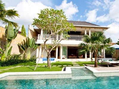 Luxurious And Beautifully Designed 5 Bedroom Pool Villa
