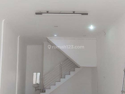 Ruko di pinggir jln Raya Cipulir 2 lantai unfurnished