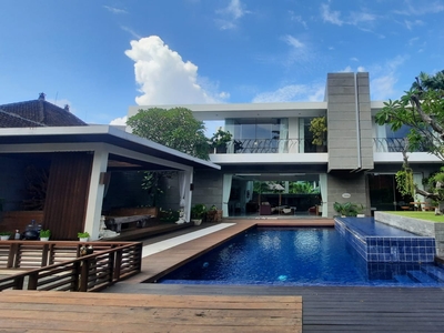FREEHOLD Dijual Luxury Villa Dekat Pantai Lantai 2 Dekat Pantai Seminyak Bali