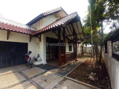 Disewakan rumah mewah full furnished dengan pemandangan kota di jalan sumbing