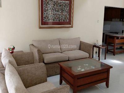 Rumah 2 Lantai Bagus Brsih Dan Terawat Semi Furnished SHM Kucica