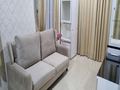 Sewa Apartemen Cosmo Residence 2 Bedroom Lantai Tengah Furnished