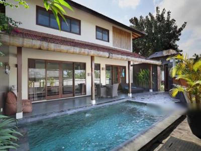 Villa Komplek Pinggir Jalan Pantai Brawa Dekat Pantai Fins Beach