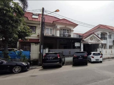 Dijual Rumah Jalan Utama di Bulevar Hijau Harapan Indah LT200 LB250 - Bekasi Kota