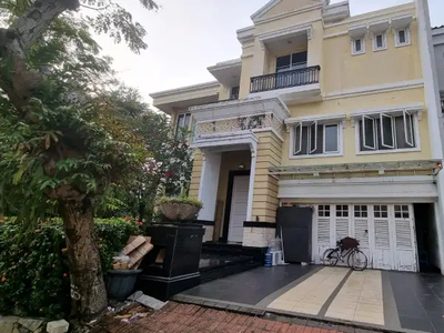 di jual rumah di akasia PIK