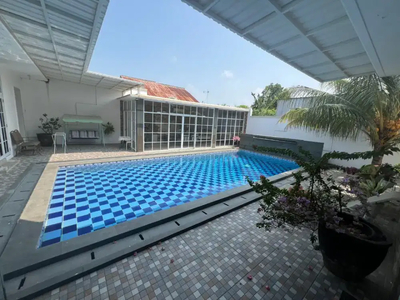 Dijual rumah ada kolam renang di korpri bandar Lampung