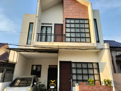 DISEWAKAN RUMAH FULL FURNISHED DEKAT DENGAN TOL DESARI