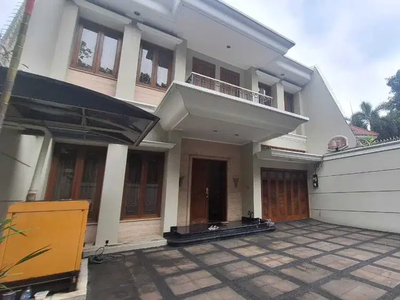 Rumah 2 lantai mewah, lantai Full Marmer, Furnished sekitar Menteng