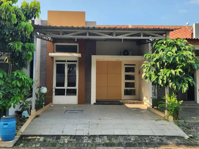 Rumah Depan Taman Di Graha Padma Semarang