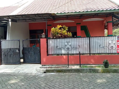 Rumah yang Strategis dan Nyaman di Komplek Harmoni Pondok Cabe