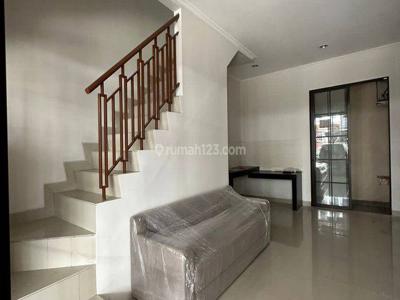 Rumah Di Cluster East Asia 4x12 Green Lake City, Shm, Selatan