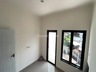 Rumah Modern dekat Taman Solo Cempaka Putih Baru