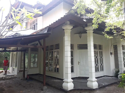 B06051 Villa di Jl Bidadari Kerobokan Dkt Sunset Road dan Seminyak