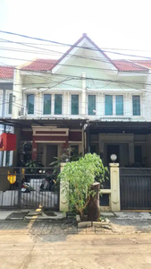 Di jual Rumah Siap Huni 2 Lantai di Kelapa Gading