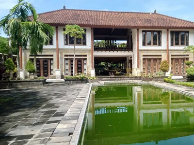 DIJUAL CEPAT RUMAH BESAR DEKAT KAWASAN BISNIS DI TENGAH KOTA DENPASAR