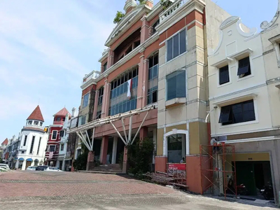 Dijual Gedung 3 lantai Lokasi  Villa Bukit Mas