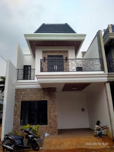 DIJUAL RUMAH 2,5 LANTAI MODERN CLASSIC EROPA BEBAS BANJIR DI DEPOK