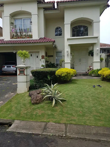 Dijual Rumah di Taman Beverly Golf Lippo Karawaci