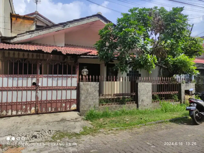 Dijual rumah lama hitung tanah di Margahayu harga 990 juta