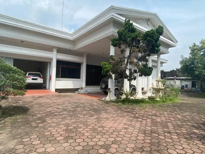 Dijual Rumah Megah di Jl Basuki Rahmat, Karten Solo Jawa Tengah