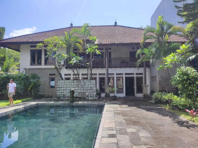 Dijual Rumah mewah semi villa di Pinggir Jln Raya Utama Puputan, Renon