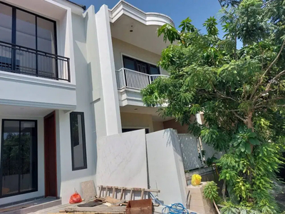 Dijual Rumah Pakuwon Indah Villa Valensia Termurah Terawat Siap Huni