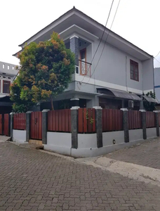 DIJUAL RUMAH SIAP HUNI 2 LANTAI DI CIPETE JAKSEL