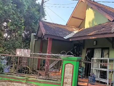 Dijual rumah strategis pinggir jalan raya