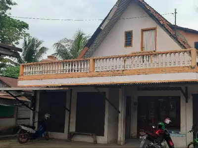 Disewakan Murah Rumah Pinggir Jalan KH.Wahis Hasyim