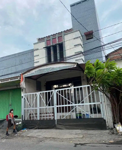 Disewakan Ruko 3 Lantai Pusat Kota di Jalan Sawahan Petemon Surabaya