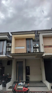 Disewakan Rumah 2 Lantai di Pantai Mentari Surabaya