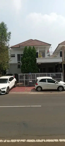 DISEWAKAN RUMAH 2 LANTAI KOTA WISATA BOULEVARD WESTCOVINA 85 JUTA NEGO