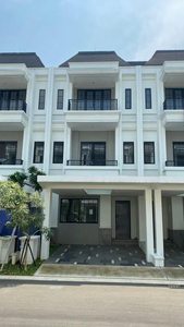 Disewakan Rumah 3 Lantai Cluster Winona di Alam Sutera, Tangerang