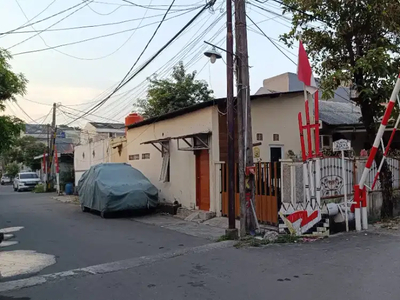 Disewakan Rumah Luas (Hoek) di Kota Bekasi