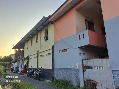 Jual rumah dan kos kosan full penghuni timur wirosaban